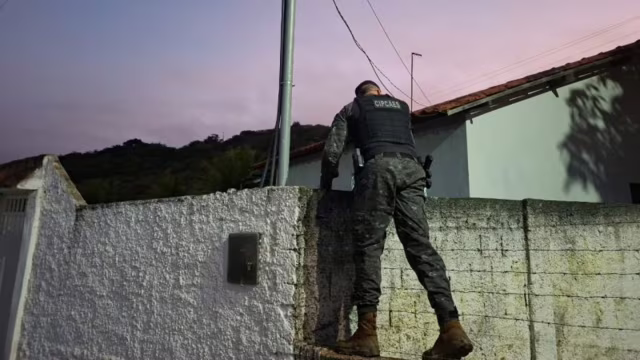 Mulher apontada como “primeira-dama do crime” é presa em operação contra facção na Paraíba