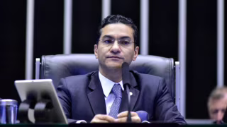 Republicanos condiciona apoio a Flávio Bolsonaro a acordos estaduais com o PL