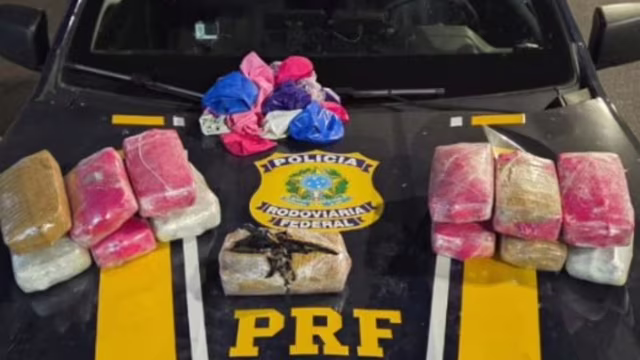 PRF prende homem com 13 tabletes de pasta base de cocaína em tanque de carro na BR-262