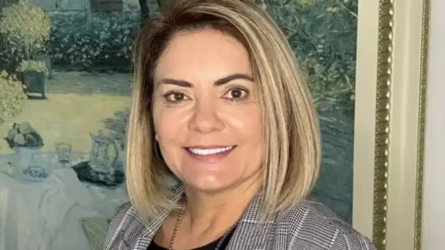 Justiça Eleitoral manda bloquear R$ 227 mil de Ana Cristina Valle por devolução de recursos