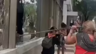 Manifestação de coletivos trans e trabalhadoras sexuais termina com danos e bloqueios na Cidade do México