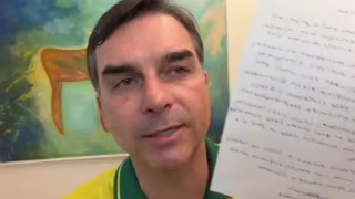 Flávio Bolsonaro anuncia leitura de carta de Jair Bolsonaro aos brasileiros