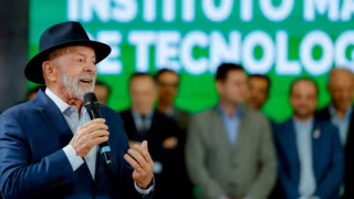 Lula critica ausência de jogadores da Seleção em voo da CBF após eliminação