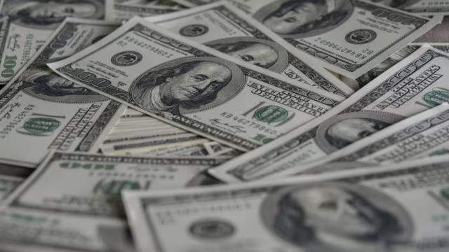 Dólar abre em queda e é negociado perto de R$ 5,11 nesta terça-feira
