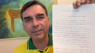 Flávio Bolsonaro acionará OAB contra suspensão de visitas a Jair Bolsonaro