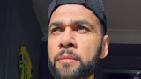 Daniel Alves diz que foi mais feliz limpando prisão do que ganhando milhões