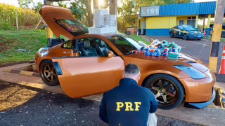 Motorista foge da PRF após pedir para usar banheiro e deixa carro com 416 iPhones na BR-277