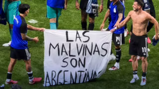 Fifa avalia punição à Argentina por faixa sobre as Malvinas após vitória sobre Inglaterra