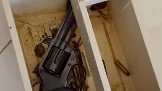 Arma é encontrada em ar-condicionado na casa de suspeito de matar casal no Gama, DF