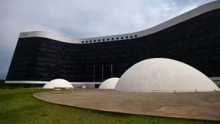 Eleitorado brasileiro no exterior cresce 31,82% e chega a 918 mil para eleições de 2026