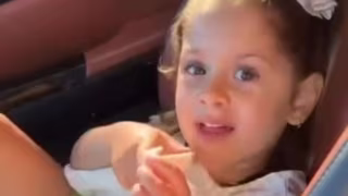 Maria Flor diverte seguidores ao pedir chiclete à babá logo pela manhã