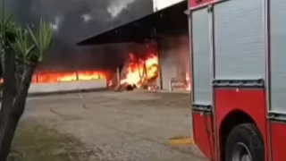 Incêndio destrói Arquivo Geral do TJES em Serra, Espírito Santo