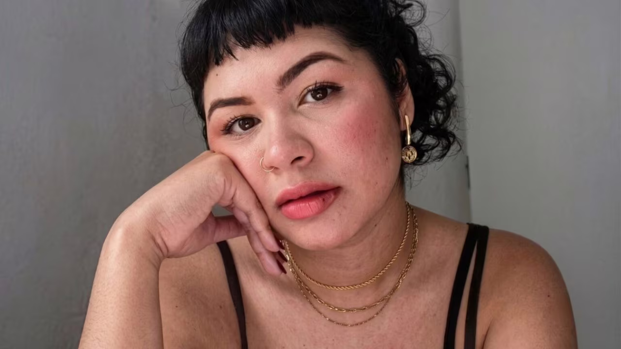 A discussão sobre feminicídio, como o caso de Thaíssa, destaca a vulnerabilidade feminina na sociedade.