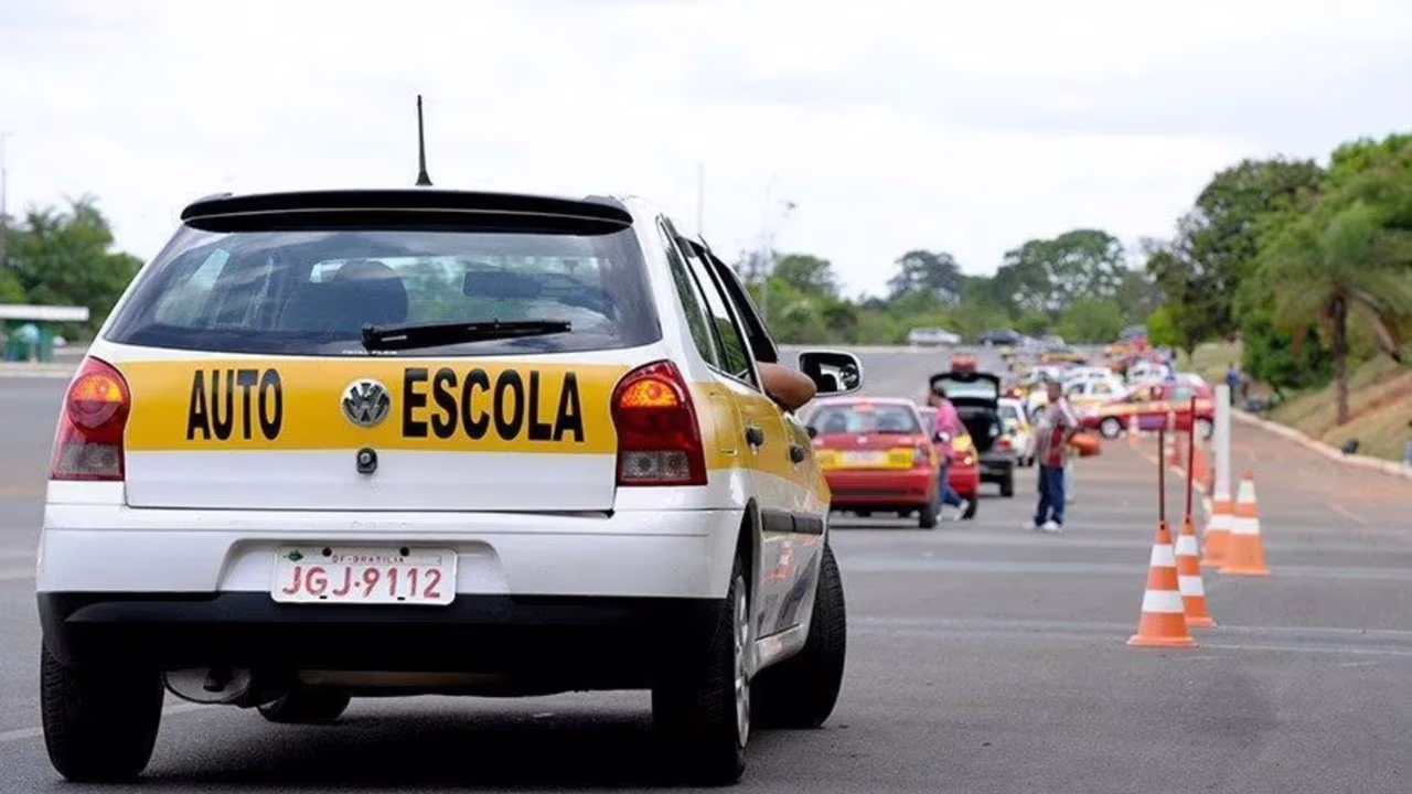 Exame prático de direção no Detran-SP passa por mudanças e deixa de exigir baliza.