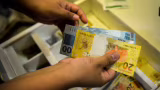 Brasil segue líder mundial de juros reais mesmo após corte da Selic