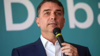 Flávio Bolsonaro anuncia apoio a Domingos Sávio ao Senado em Minas Gerais