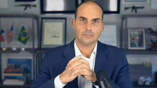 Caixa coloca à venda apartamento de Eduardo Bolsonaro no Rio de Janeiro