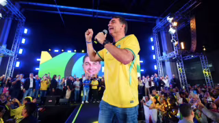 Flávio Bolsonaro não responde a convite, e entrevista é cancelada