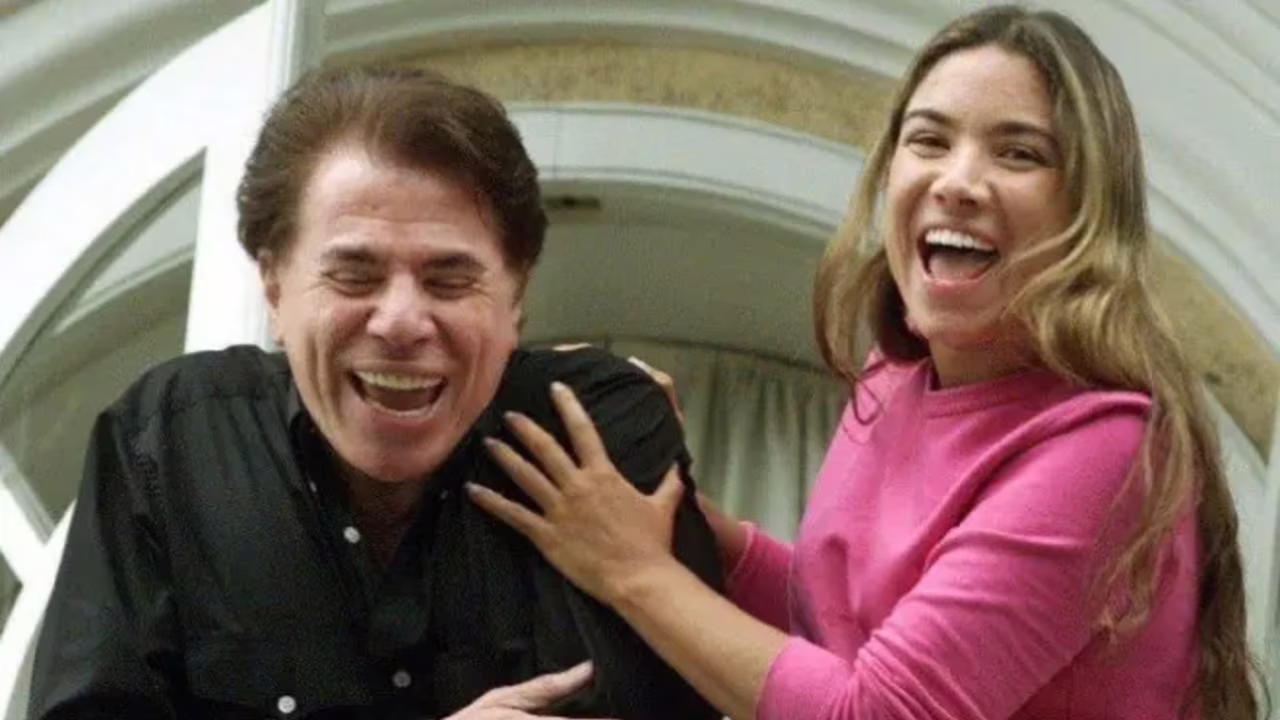 Silvio Santos e Patrícia aparecem na sacada da mansão Abravanel após família ter sido alvo de sequestrador, em 2001