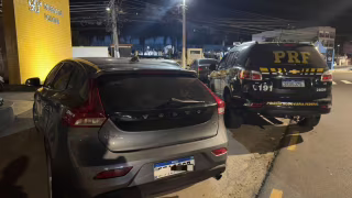 Motorista é preso com carro furtado e sinais de adulteração na Via Dutra, em Barra Mansa