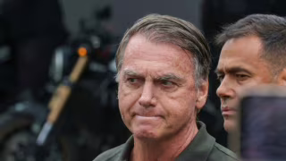Bolsonaro inicia exercícios com elásticos na recuperação de cirurgia no ombro