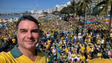 Flávio Bolsonaro abre campanha à Presidência com ato em Copacabana, no Rio
