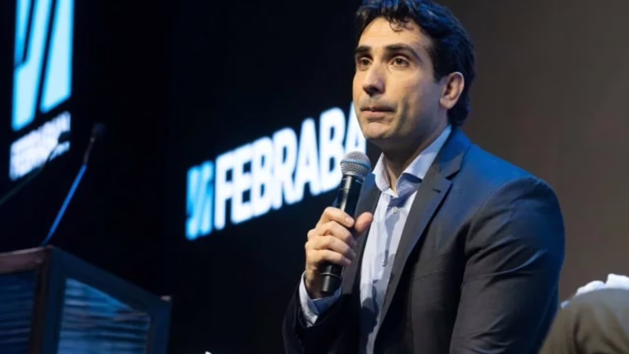Segundo Gabriel Galípolo, 37 milhões de brasileiros passaram a usar cartão de crédito entre 2020 e 2024, nos primeiros cinco anos do Pix no Brasil