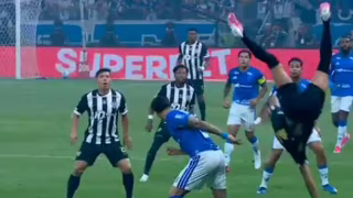 Ruan Tressoldi recebe alta após bater a cabeça no clássico entre Atlético e Cruzeiro