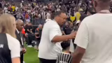 Garoto deixa Neo Química Arena escoltado após receber camisa de Neymar