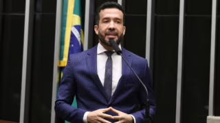 Janones diz que vídeo de retratação foi “bait” após negar relação entre Nikolas e Vorcaro