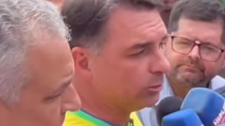 Flávio Bolsonaro participa de ato na Avenida Paulista em 7 de setembro