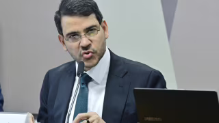 Fachin suspende afastamentos e mantém delegados na direção da Polícia Federal