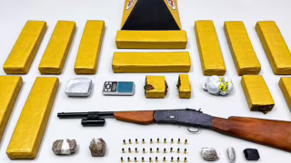 Operação da PM prende homem e apreende drogas e arma no Vale do Aço