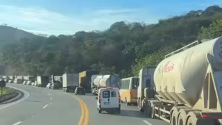 Obras provocam pare e siga na BR-381, em São Gonçalo do Rio Abaixo