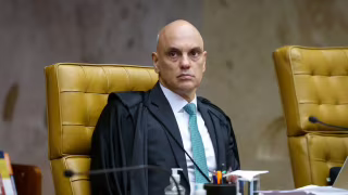 Moraes vota para manter condenação de Eduardo Bolsonaro a prisão