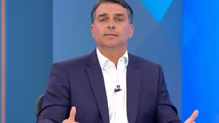 Flávio Bolsonaro defende que STF retire sigilo total de documentos do caso Banco Master