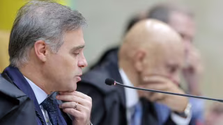 Mendonça pede que Fachin apure pressão sobre delegados após PF contestar versão sobre celular de Vorcaro