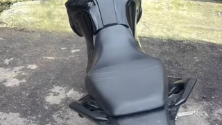 Jovem é preso e adolescente é apreendido após abordagem a motos sem placas em Angra dos Reis