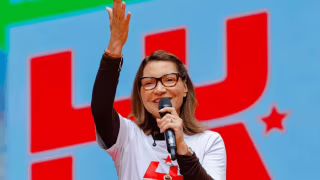 Janja reage a vaias durante comício de Lula na Boca Maldita, em Curitiba