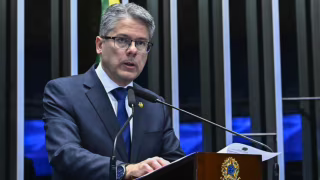 Alessandro Vieira vai ao STF para destravar CPI sobre relação de ministros com Banco Master