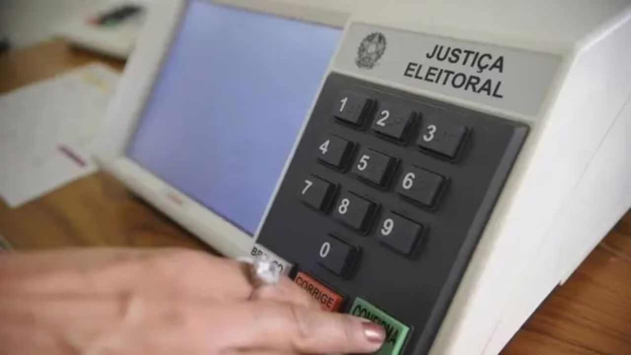 Na urna, sequência começa com deputado federal e termina com a escolha para presidente da República •