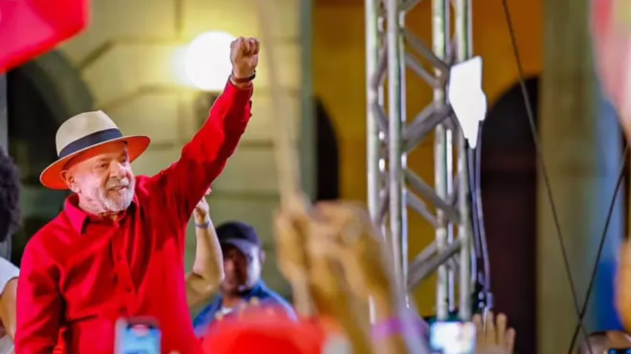 Presidente Luiz Inácio Lula da Silva (PT) •