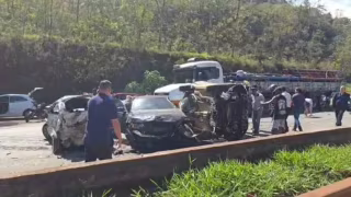 PRF investiga possível falha nos freios após engavetamento na BR-040 em Nova Lima