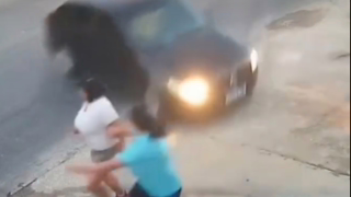 Carro fora de controle atropela duas irmãs na PE-88, em Orobó, Pernambuco