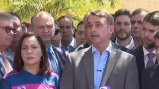 Flávio Bolsonaro defende fim da reeleição presidencial já em eventual mandato