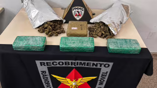 Três homens são presos com barras de crack, maconha e skunk em João Monlevade