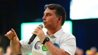 Flávio Bolsonaro aciona TSE contra rede de 1.525 perfis pró-Lula por suposta desinformação