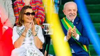 Após críticas dentro do PT, Janja fica sem discursar em ato de Lula no Distrito Federal