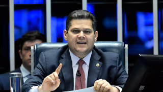 Davi Alcolumbre marca votação da PEC que prevê fim da escala 6x1 no Brasil