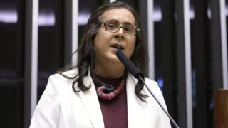 Campanha de Flávio Bolsonaro pede ao TSE remoção de vídeo de Duda Salabert